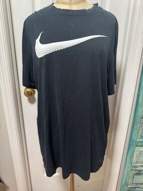 Nike Black Short Sleeve Tee with White Swoosh Logo